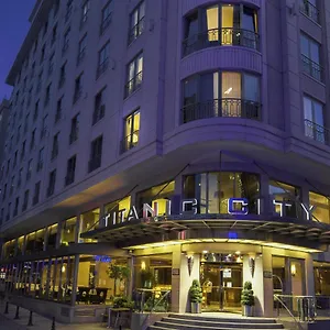 4* מלון Titanic City Taksim